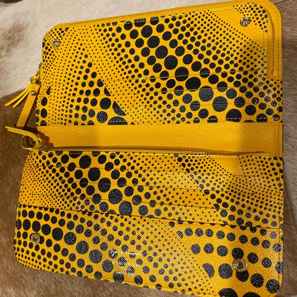 LV handbag and wallet.authentic. Smoke & pet free - Picture 4 of 4